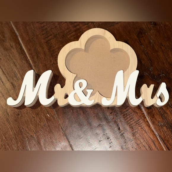 Mr & Mrs Wedding Shower/Wedding Day Gift Set - Picture 3 of 7